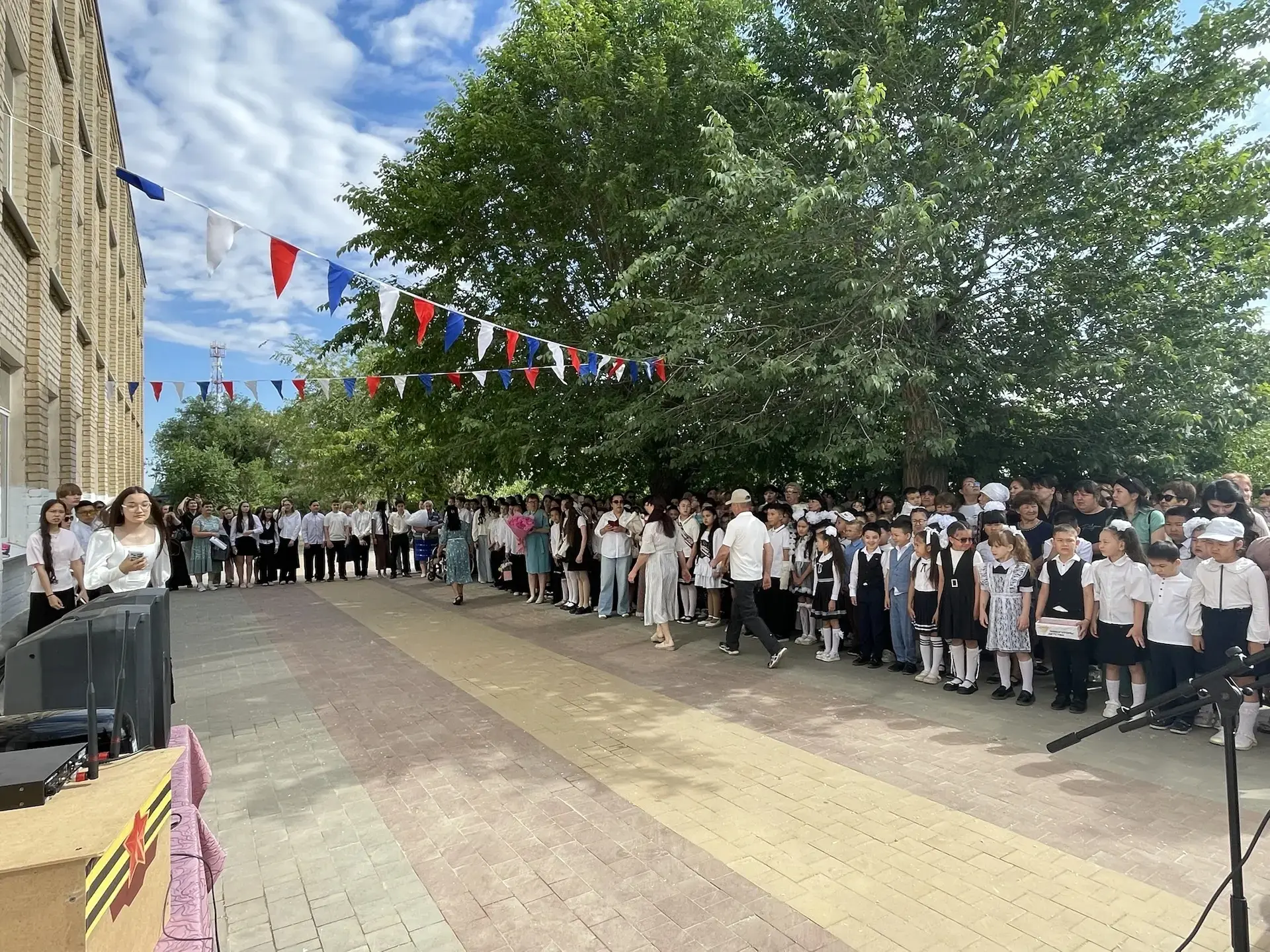 🔔✨ Прощай, школа! Торжественный Последний звонок в Эльтонской школе! ✨🔔