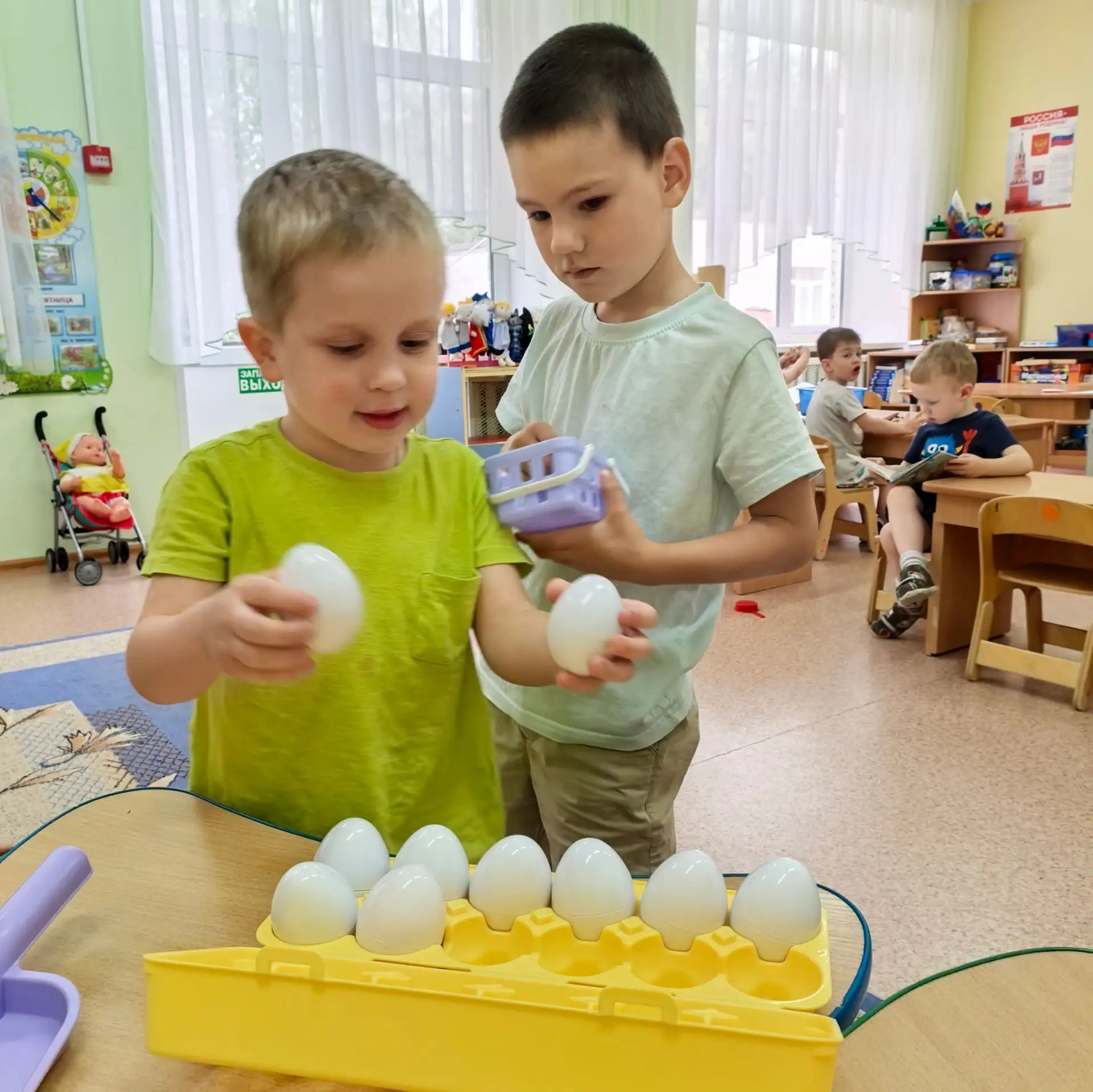 Когда на улице дождь...

На фото – воспитанники группы N6.