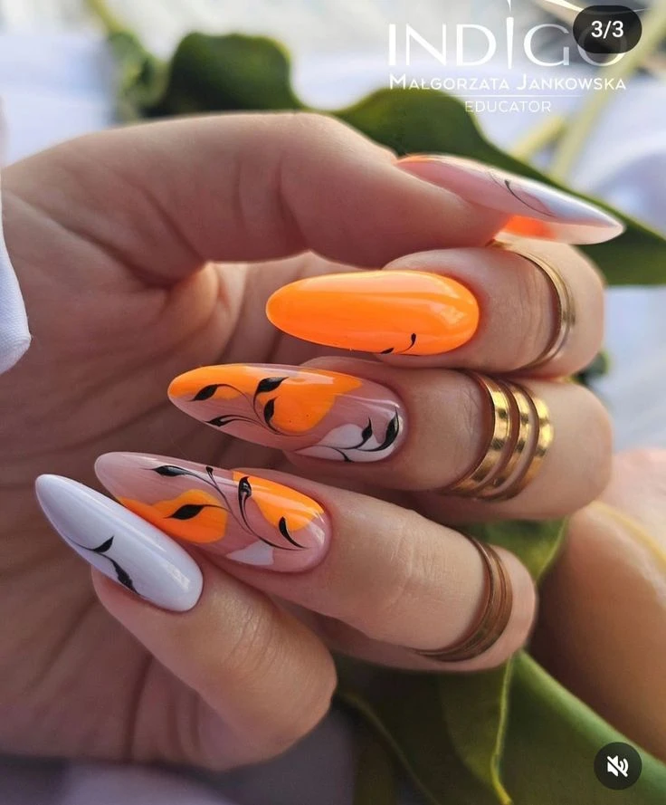 Идеи яркого маникюра в сочных оранжевых тонах 🍊💅