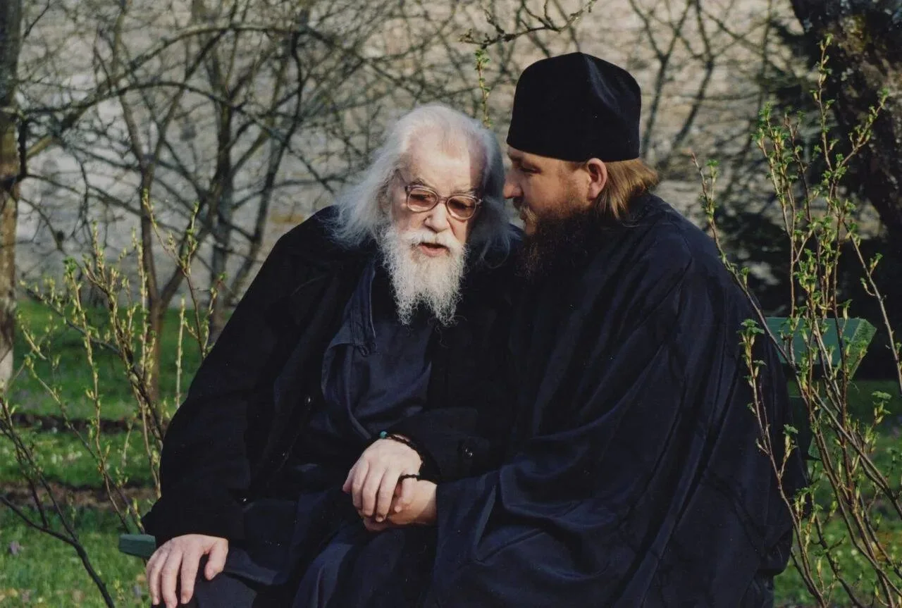 🕊 Молись и не думай, что ты несчастный человек