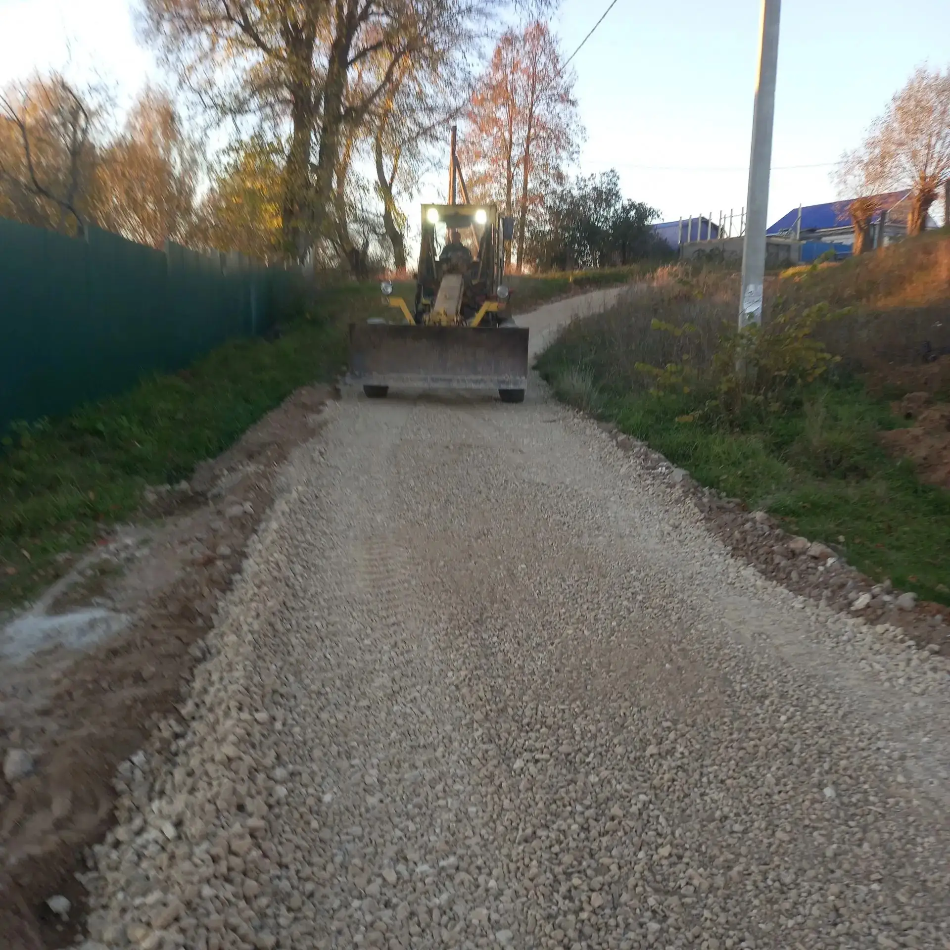 🚜В деревне Малое Шигаево ведутся работы по ремонту дорожного полотна. Проект реализует...