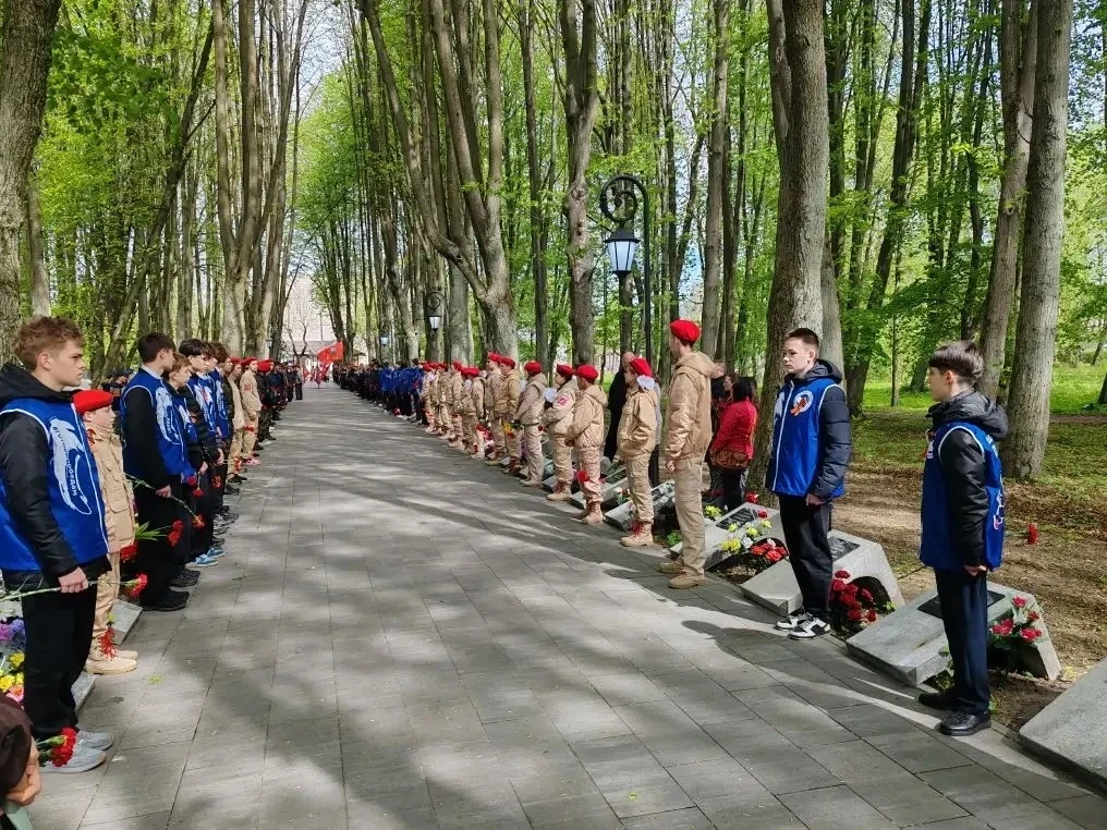 Герои нашего времени: память бойцов СВО почтили на Аллее Славы  Сегодня на Аллее Славы состоялась тр