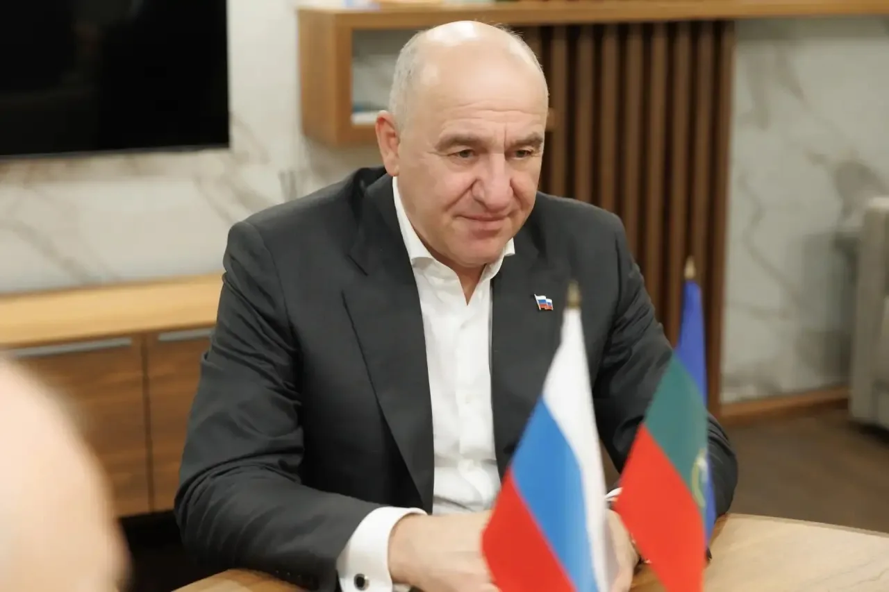 День России объединяет людей всех поколений, разного места жительства, профессий, нацио...
