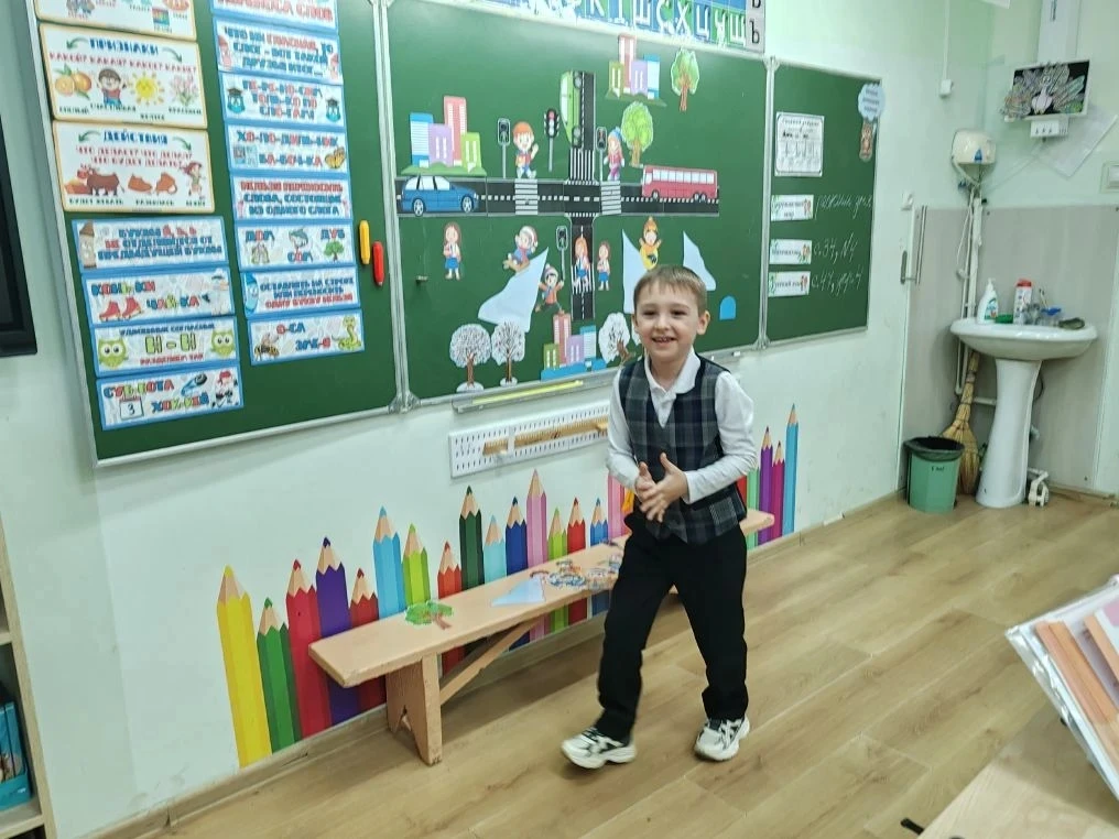 Сегодня на уроке кубановедения ребята 1 А класса рассказывали о том, как они безопасно добираются до
