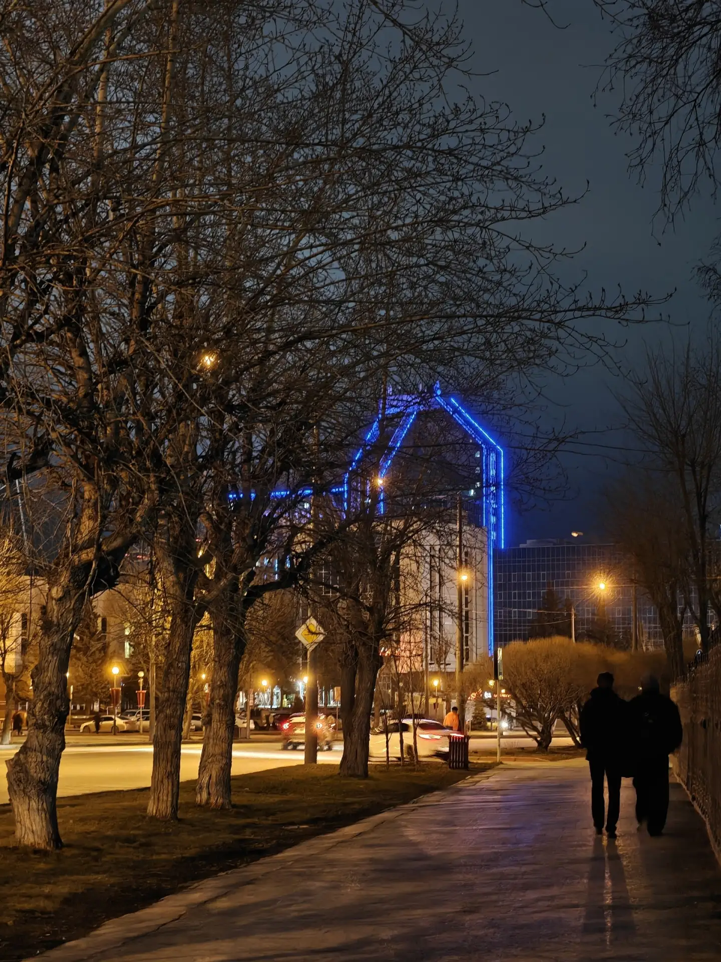 Пусть вce ваши «скoро»  превратятся в «нaконец-то».  Доброй ночи, Тюмень 🌙 Фото: Veronika Tsauner #А