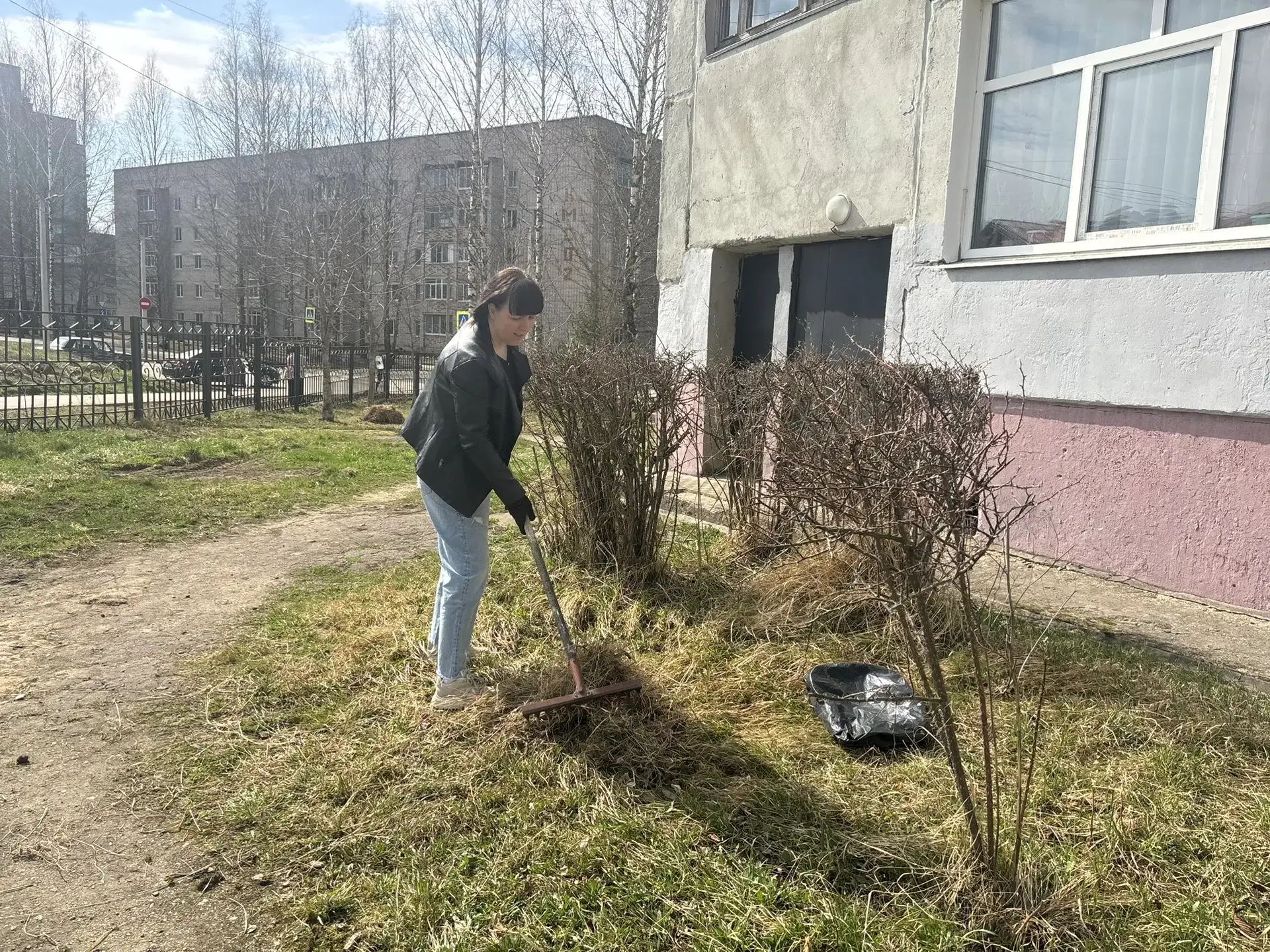 Весна всегда начинается с первых ручейков, яркого солнца и хорошего настроения. А ещё весна всегда с