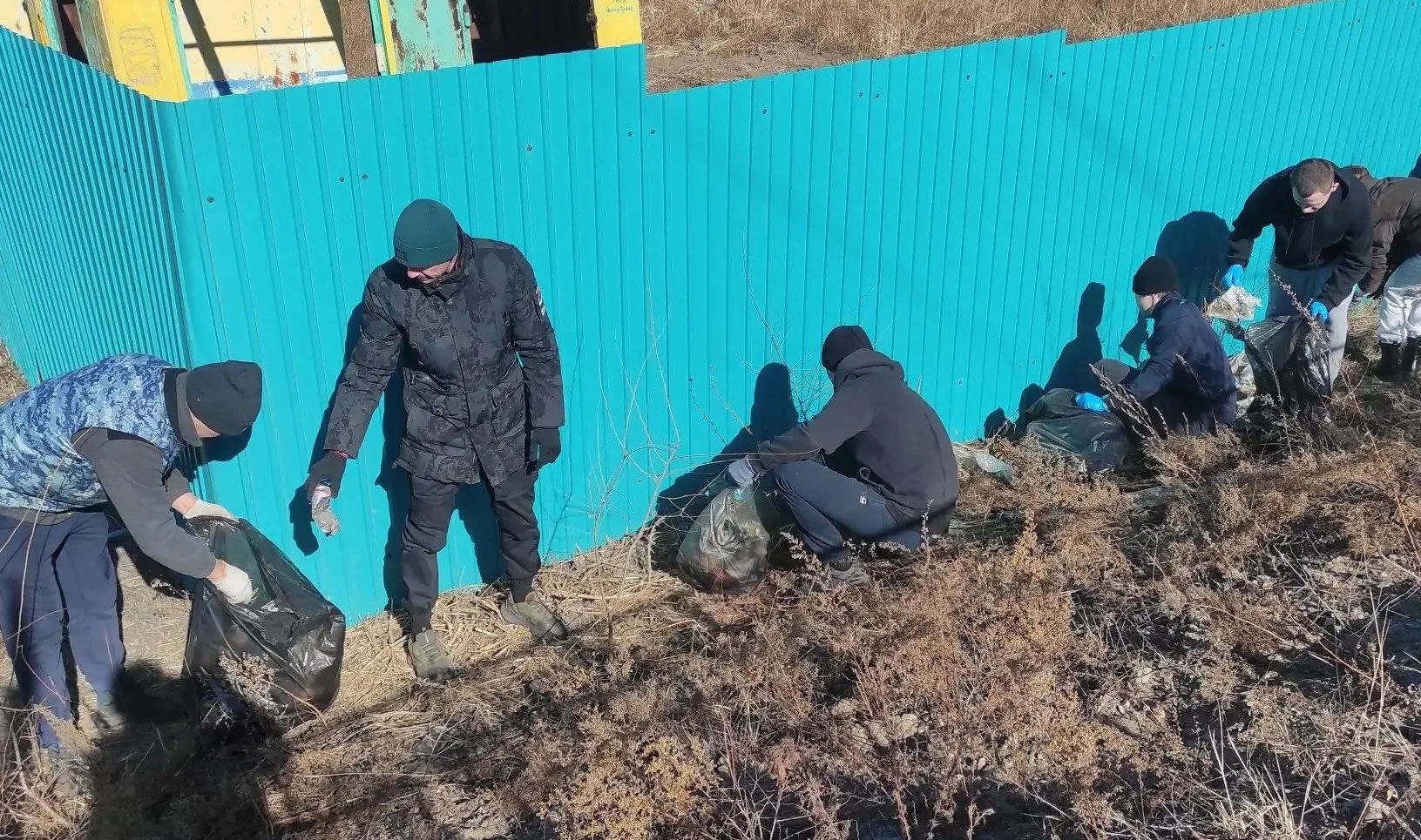 Судебные приставы Читы приняли участие в общегородском субботнике  Члены Молодежного совета УФССП Ро