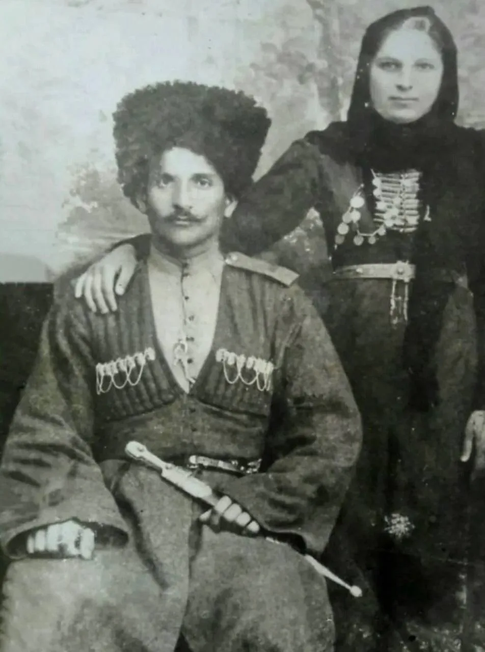 Горец офицер Царской армии-сталь,выдержка,усы и кинжал.
Горянка в серебре и шёлке-национальном костю