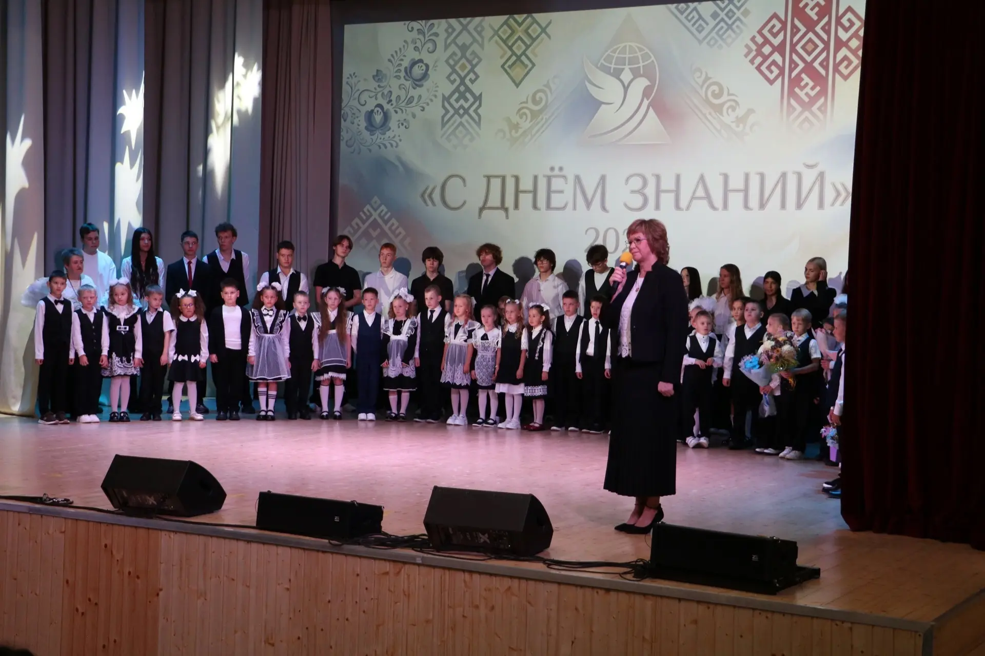 🎓 День знаний: торжественные линейки в школах Даниловского образовательного комплекса 🎓