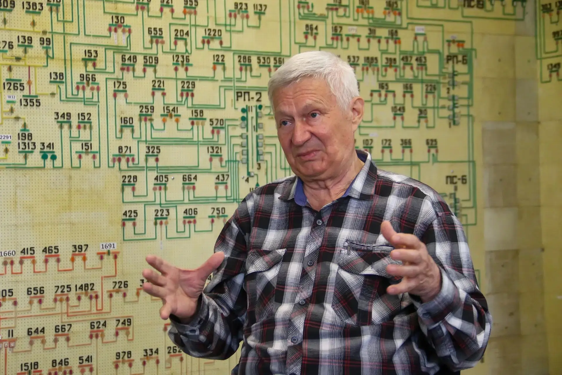 💡 Как ветеран Барнаульской горэлектросети прошел путь от электромонтера до заслуженног...