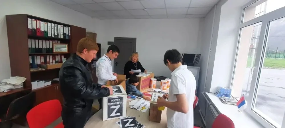 Акция "Тепло детских рук" для защитников Родины прошла в МОУ "СОШ" с. Эльбрус.