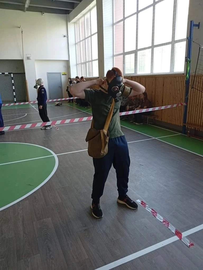 Ребята из средней и старшей команд гимназии "Донец" прошли этап РХБЗ☢️ под руководством Ивана Семено