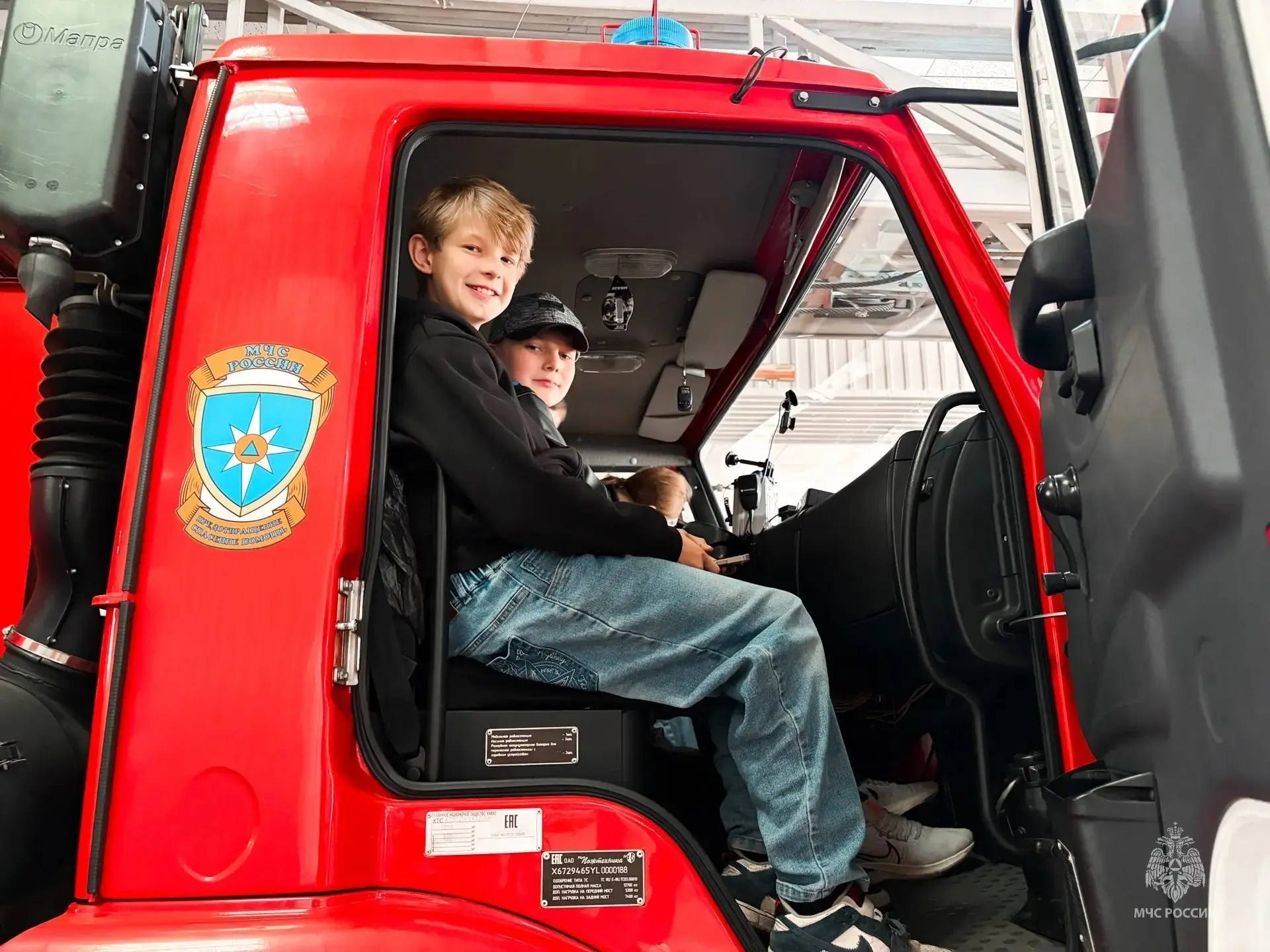 👩‍🚒Знакомство с героической профессией: школьники побывали в гостях у пожарных   Младшие школьники л