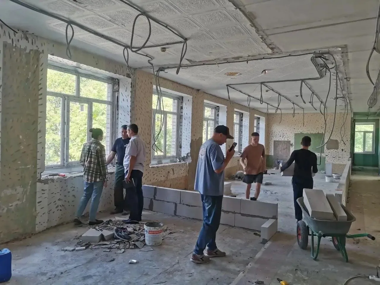 🏫 **Капитальный ремонт школы №2: работы идут полным ходом!** 🏫