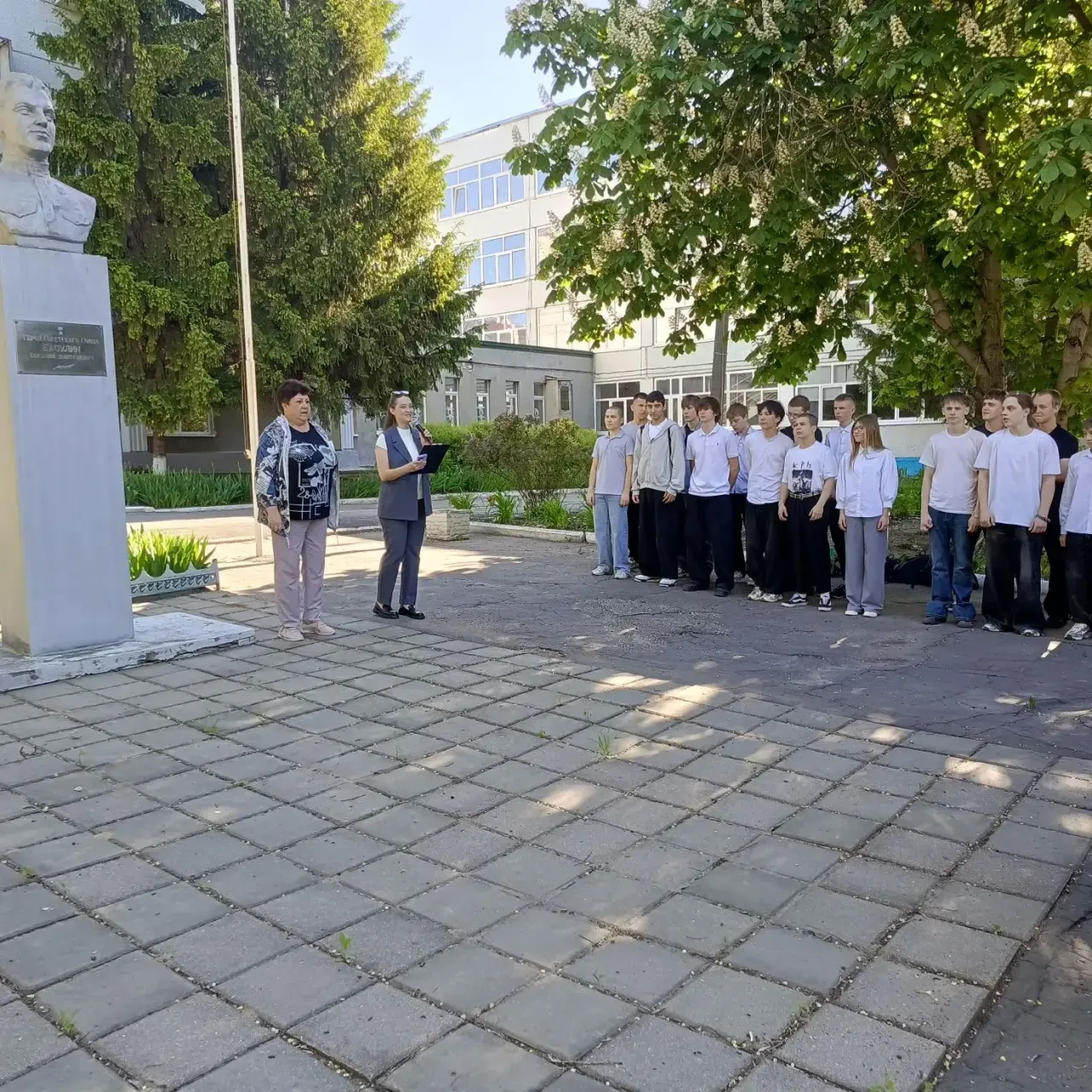 Яркое начало 🔥  Традиционно новая учебная неделя в Пензенском колледже информационных и промышленных