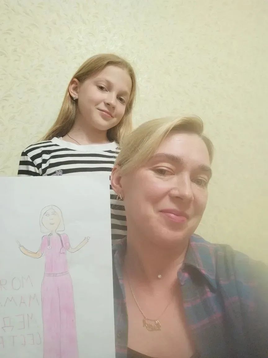 Проект «Моя мама работает в больнице» продолжает Елизавета и ее мама, медицинская сестра Елена Серге