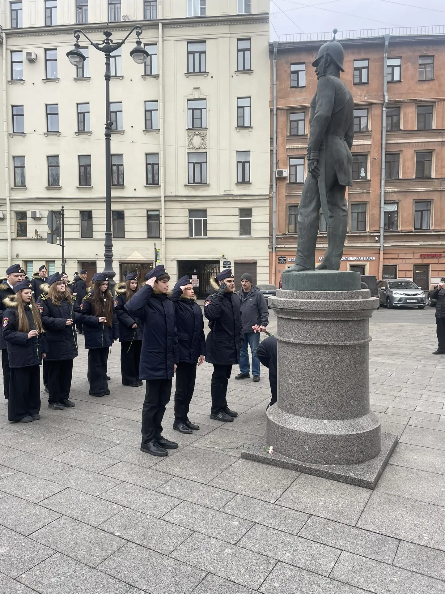 ✨ Экскурсия памяти: кадеты 8-х классов почтили героев прошлого ✨  25 марта для учеников 8-х классов 