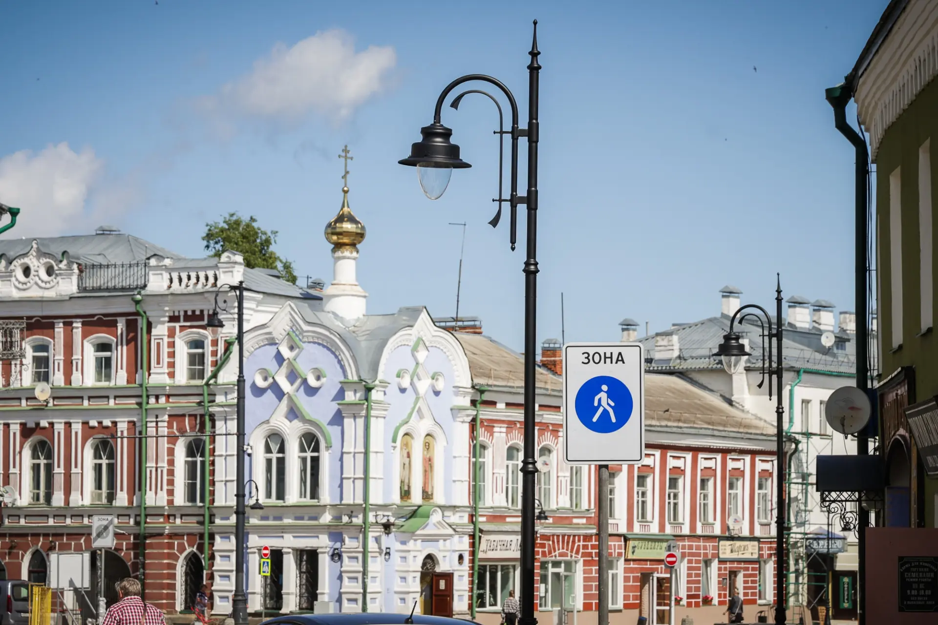 Пешеходная зона становится пешеходной де-юре. На границе территории устанавливают дорож...