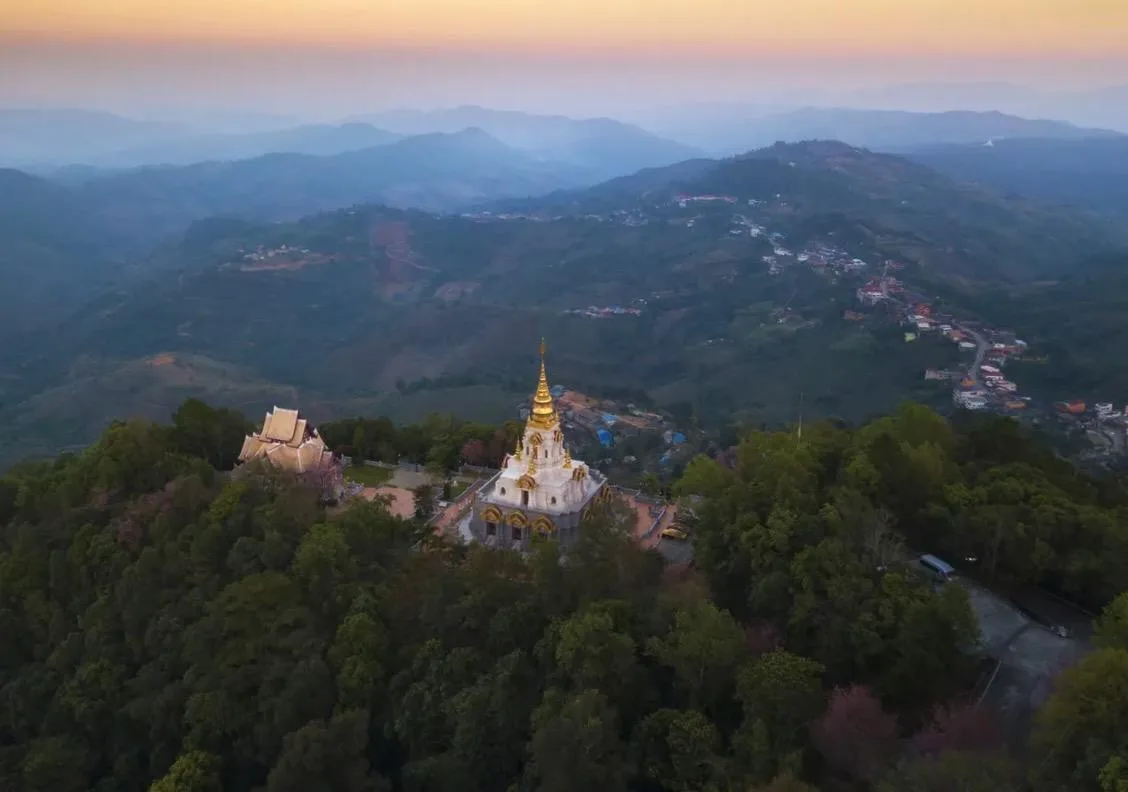Мае Салонг, Таиланд 🇹🇭  🔹 Мае Салонг или Сантикири - чайная деревня в тайской провинции Чианграй, ря