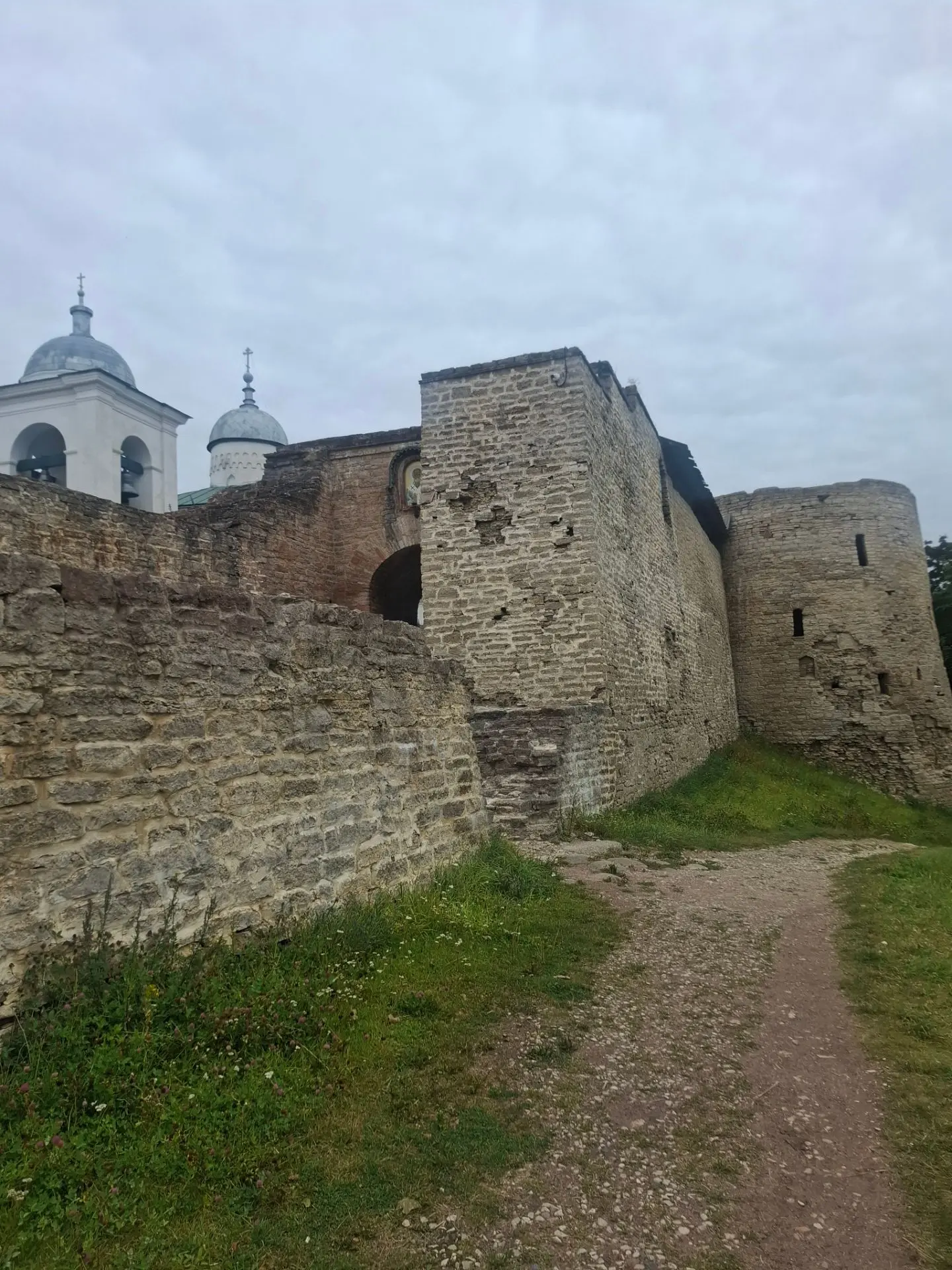 Изборск — один из древнейших городов России, впервые упомянутый в летописи в 862 году к...