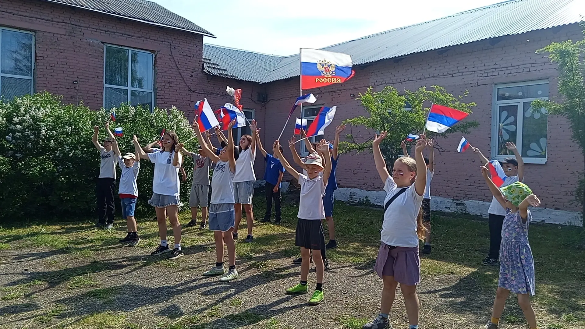 🇷🇺День четвёртый в лагере «Первооткрыватели лета» посвящён миссии «Открывай страну» —...