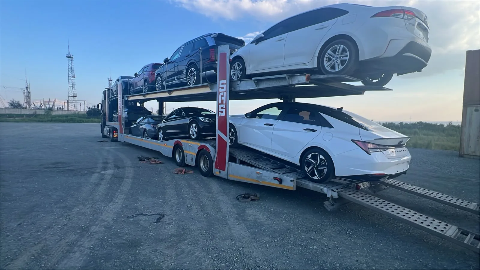 Сегодня произведена загрузка автомобилей в автовоз во Владивостоке. Отправление состоял...