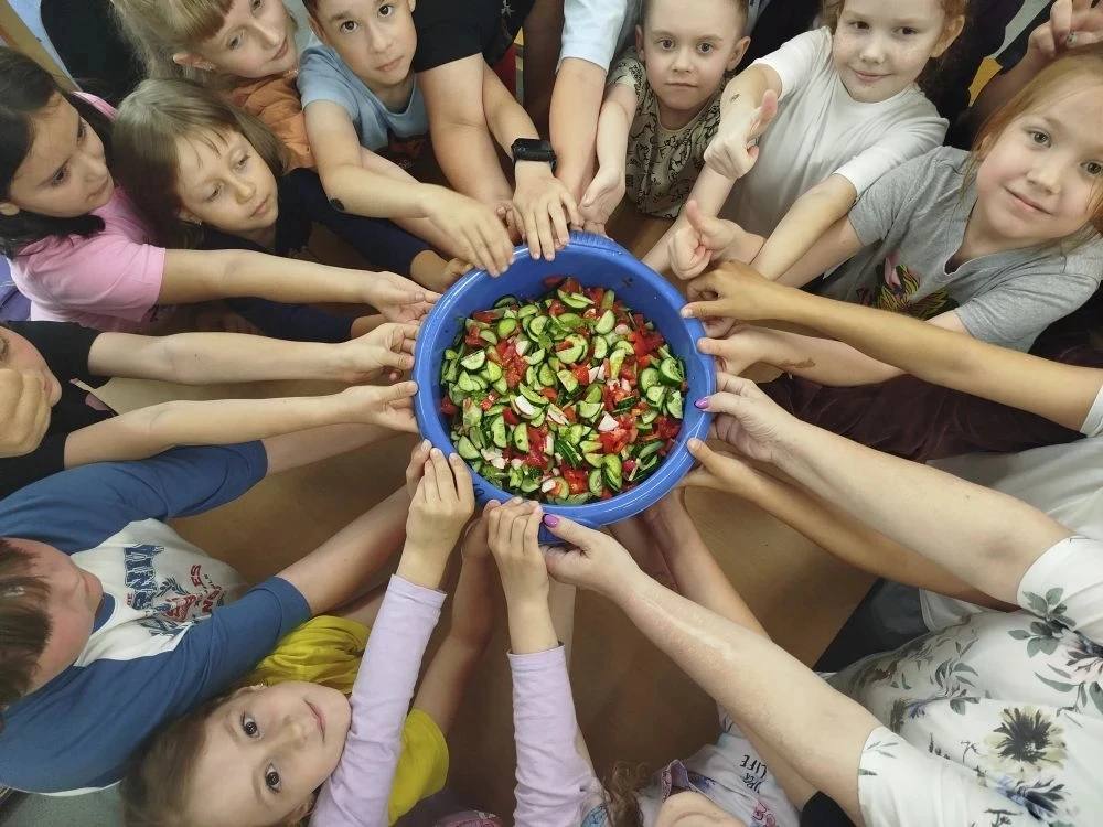Сегодня в нашем лагере было по-настоящему вкусно и познавательно! 🌍🍴
Ребята отправились в гастроно