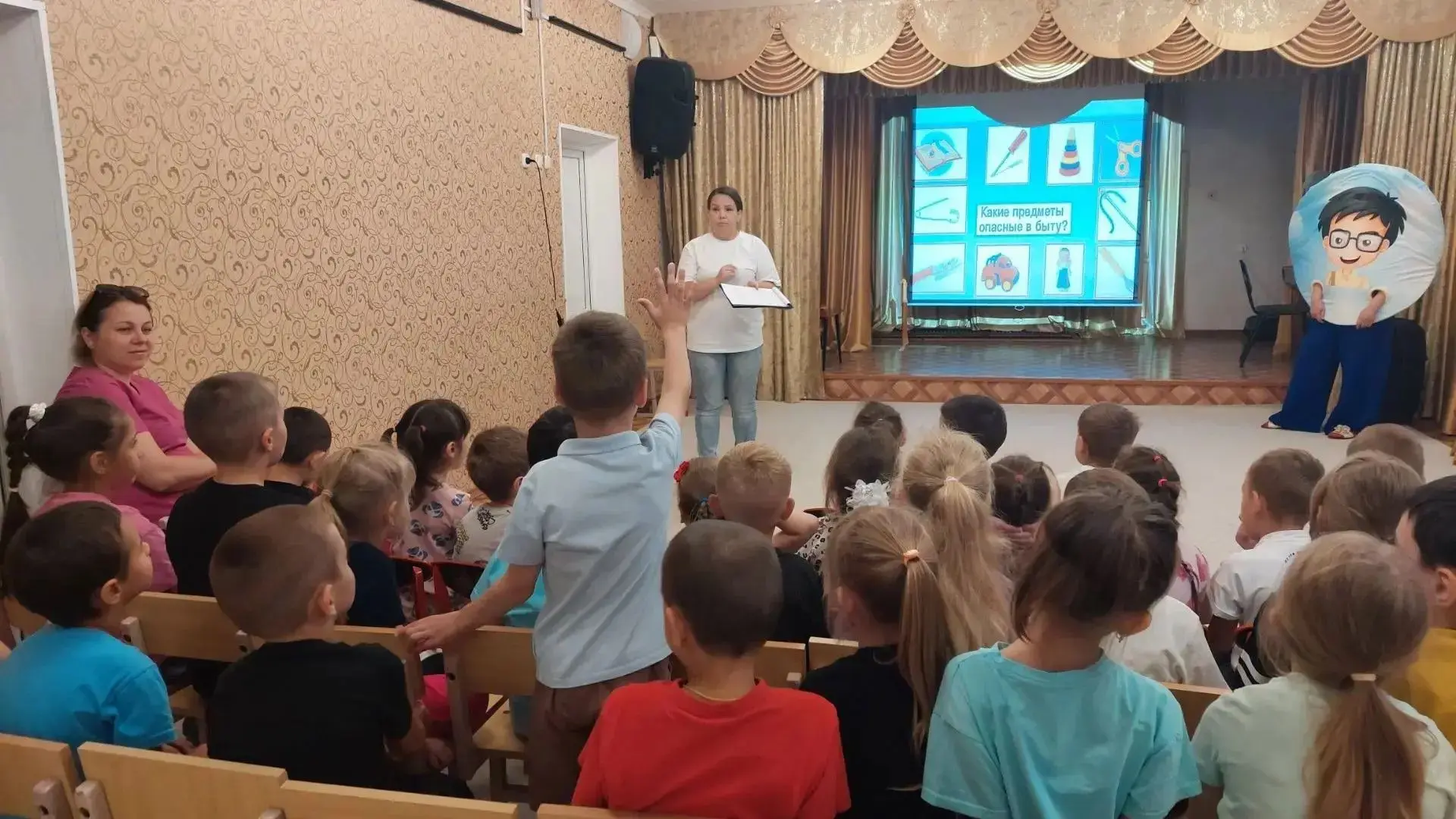 🎉 День знаний + безопасность: учимся быть осторожными! 🎉В рамках Всероссийского занят...