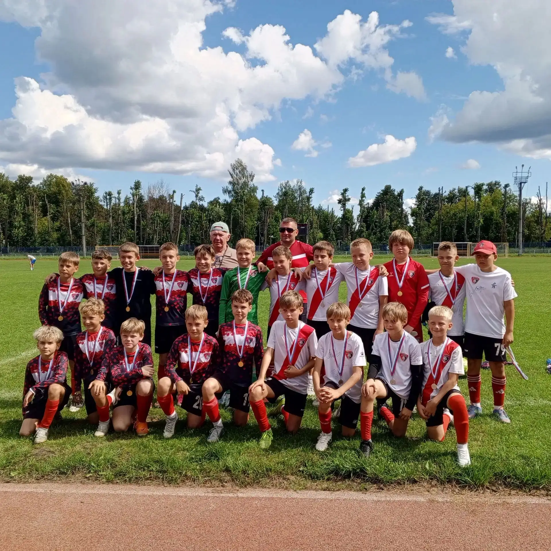 ⚽ Футбольный турнир ко Дню физкультурника — 9 августа на стадионе ДЮСШ! ⚽