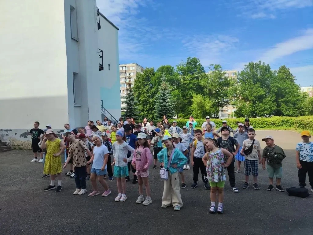 🔥 Новая неделя в лагере «Родной край» началась активно и зажигательно! 💪🕺

🏕️ Утро понедельника 