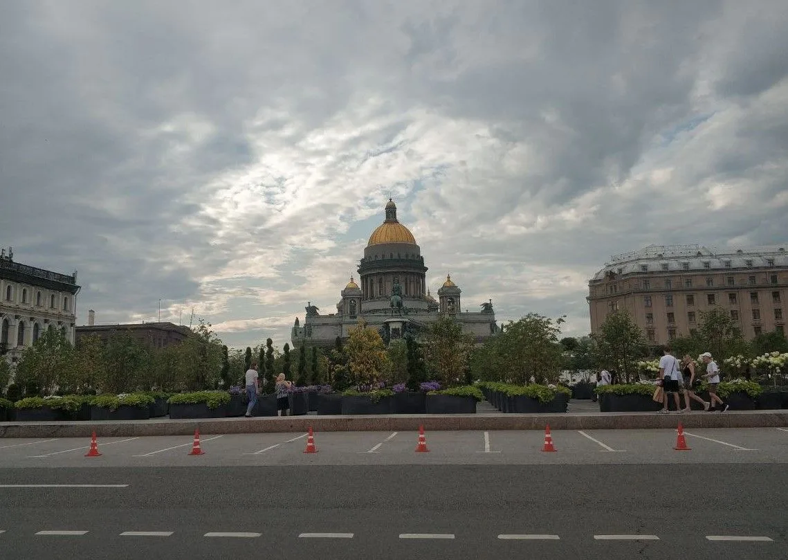 Жара ушла из Петербурга – пришли дождики и ветер

В ближайшие два дня выше +24 синоптики не прогнози