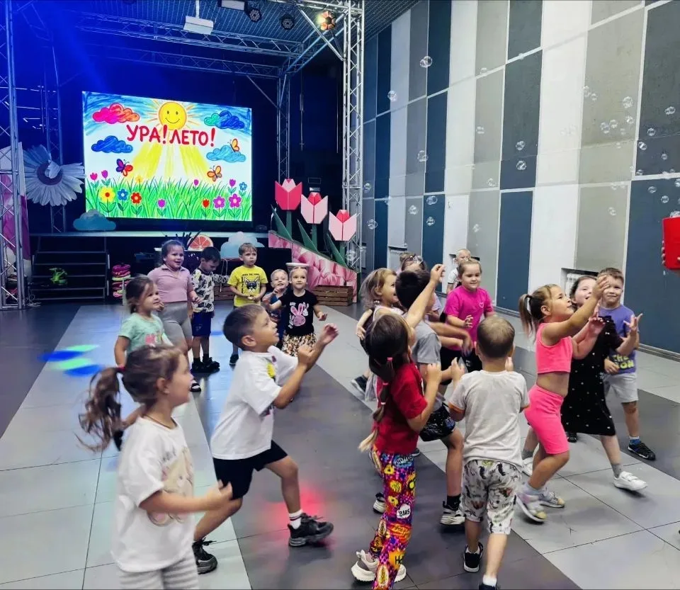 Волшебная развлекательная игровая программа "Шоу мыльных пузырей" ✨🎈
 👦👧 Дети и сотрудники МБДОУ 