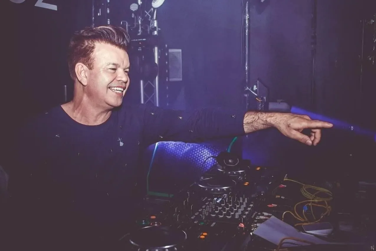 🪩Глыба танцевальной индустрии возвращается в Россию.
 
🎚Paul Oakenfold стоял у истоков рейв-движен
