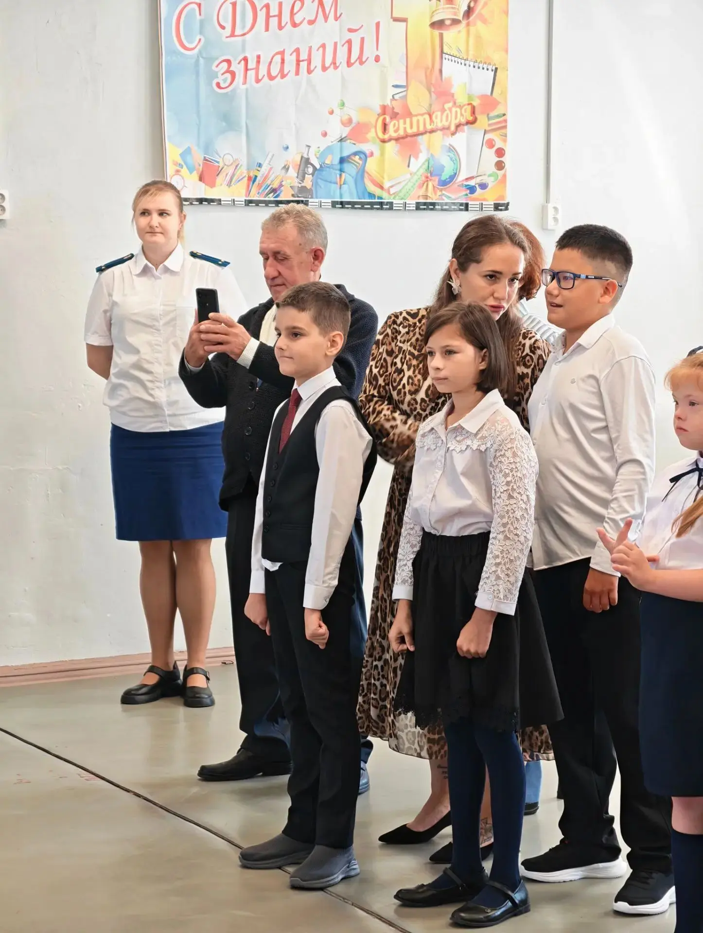С Днём знаний! В добрый путь! Сегодня школьные коридоры нашей «Гармонии» снова наполнил...