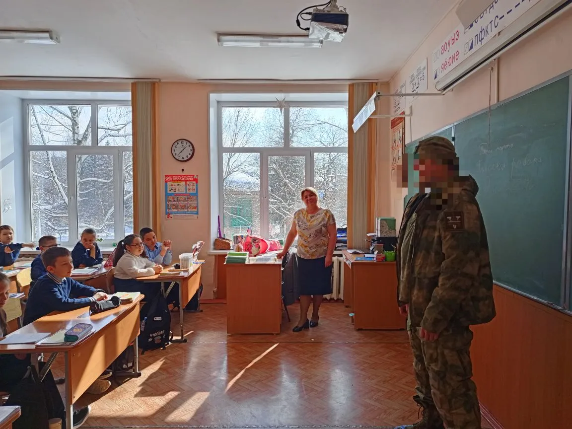 🇷🇺"Живая история": Крымская весна и герои наших дней!      На этой неделе в 3 «Б» классе произошло в