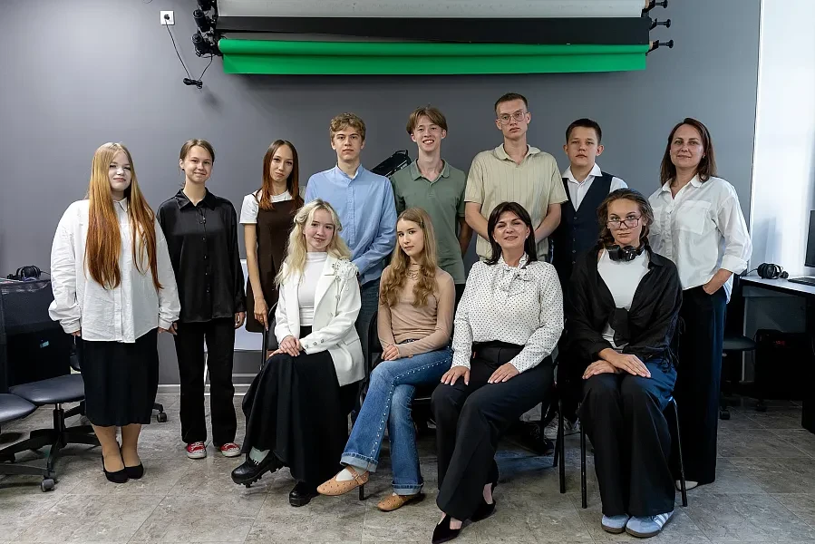 Первый выпуск Школы креативных индустрий в Сарапуле

🎓 В Сарапуле Удмуртии 60 учеников защитили год