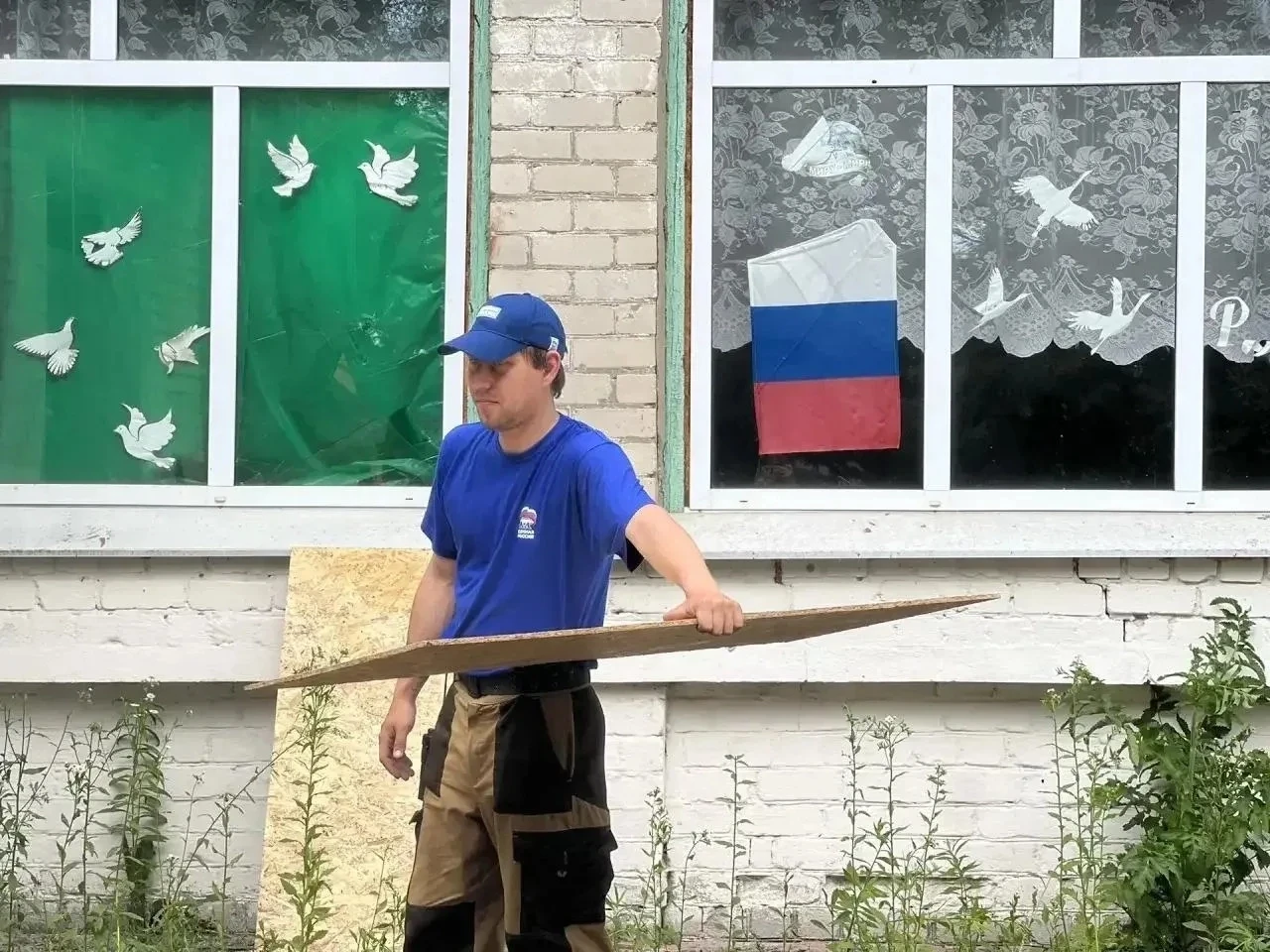 🇷🇺 Волонтёры восстановили и привели в порядок в приграничье более 285 объектов
 
В лагере «Курский