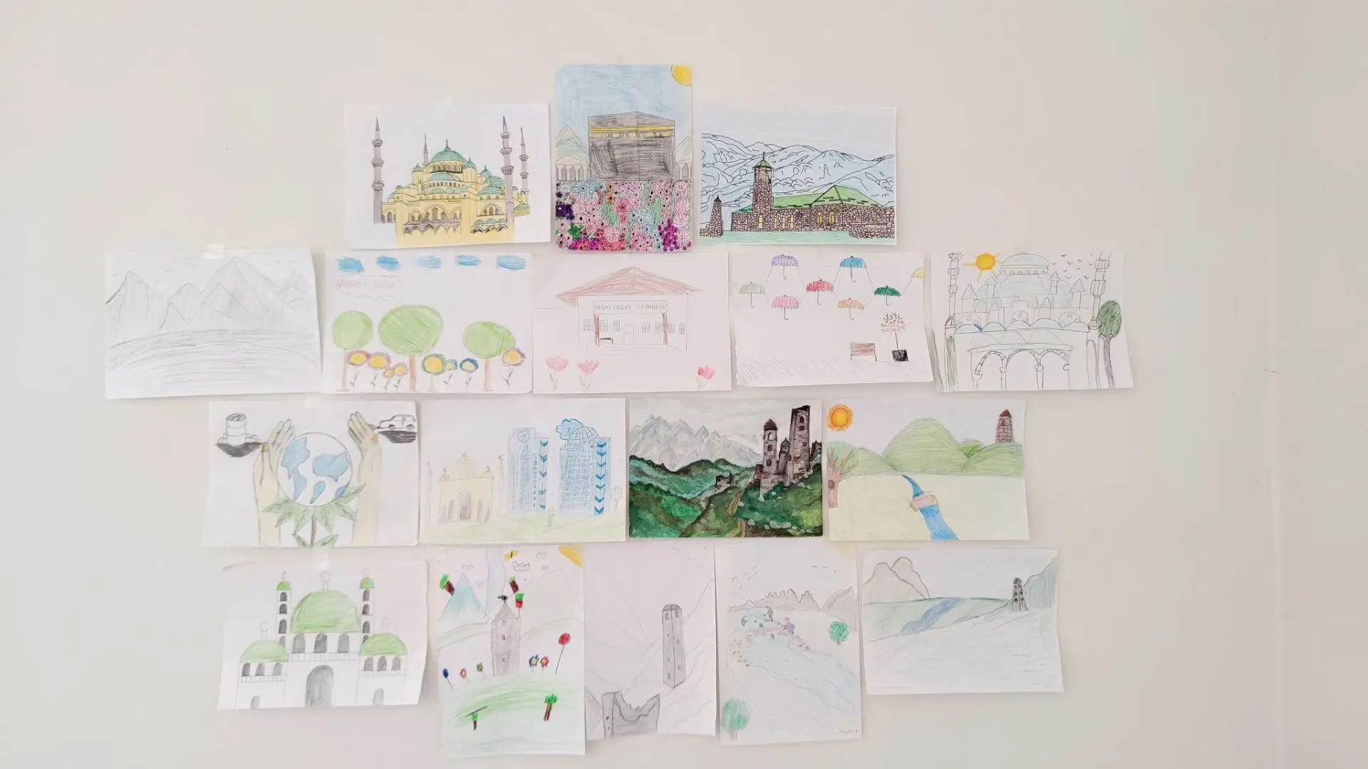 🎨 В объединении «Юные экскурсоводы» с большим успехом прошла выставка детских рисунков...