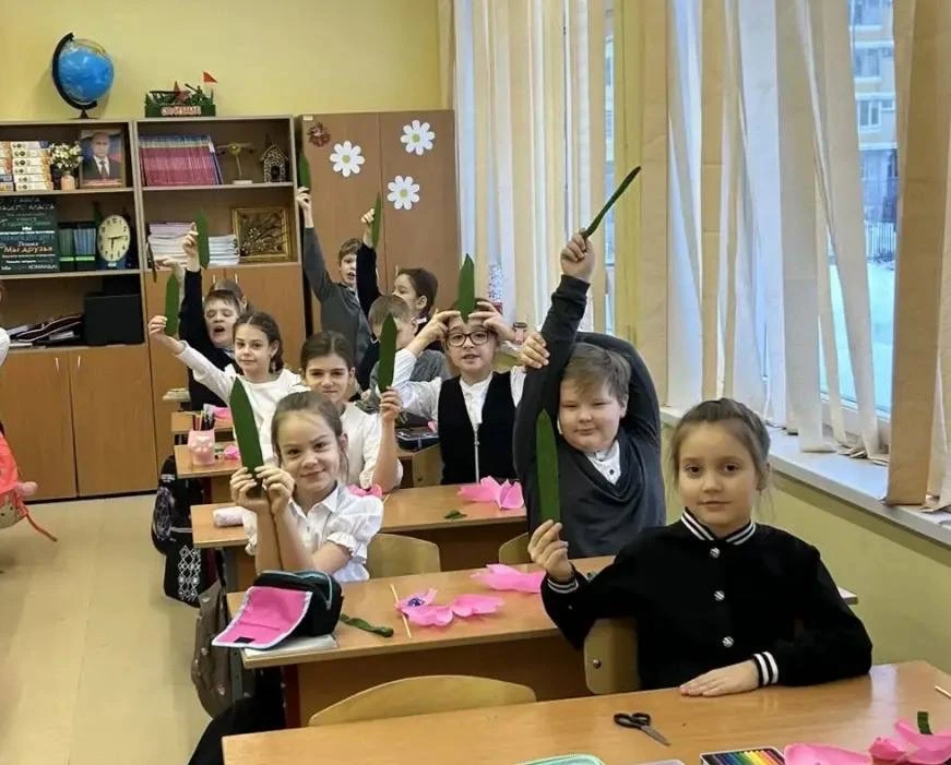 Мастер‑класс: тюльпаны с сюрпризом! 🎉  Во 2б классе царила атмосфера творчества и радости: Авдеева О