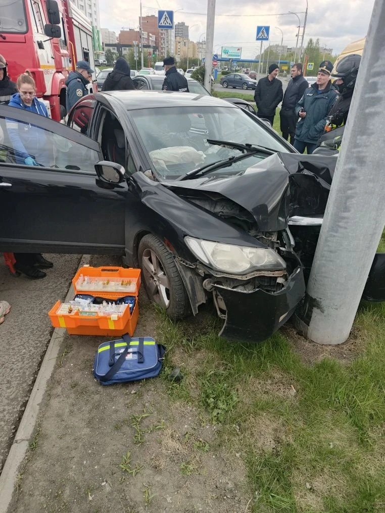 На улице Юрия Двужильного произошло столкновение двух легковых автомобилей. В результат...