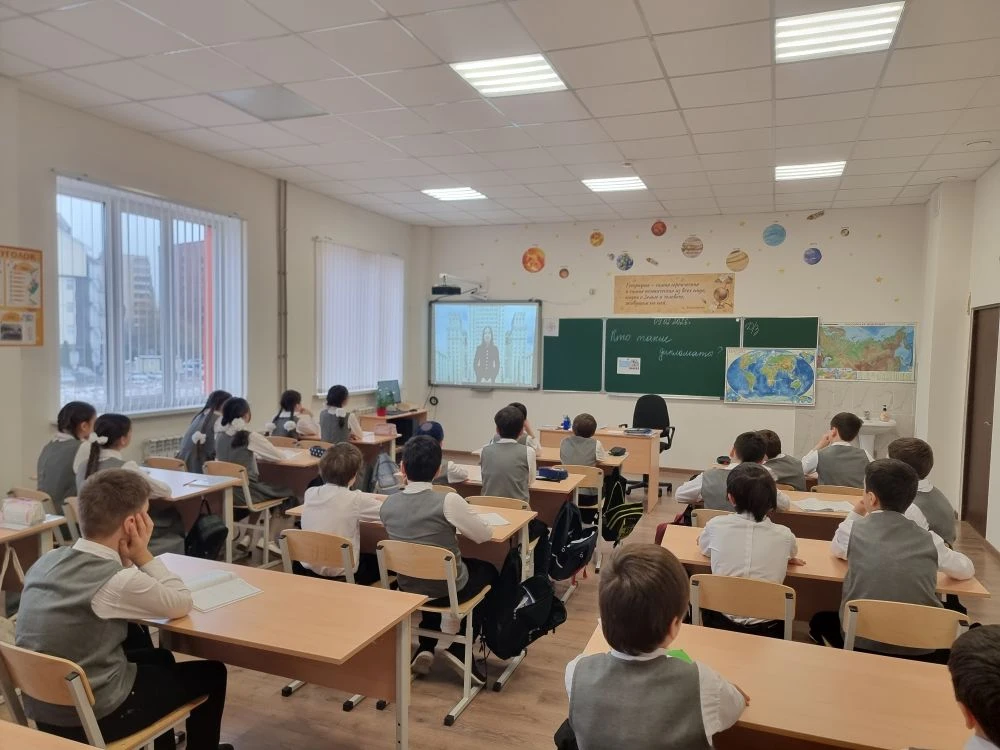 Сегодня , 9 февраля в нашей школе  прошли уроки  «Разговоры о важном». Тема занятия приурочена ко Дн