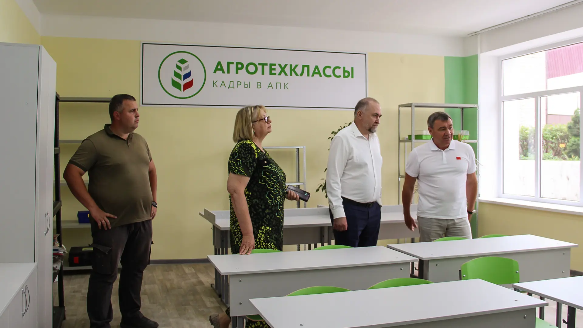 🏗️ В Кумылженском районе продолжается капремонт трех сельских школ – обновляются учреждения в Белог