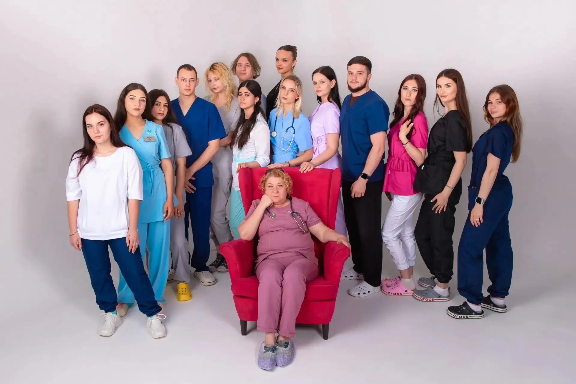 🎓 В честь выпуска студенты специальности «Сестринское дело» группы СД-2-22 провели тематическую фот