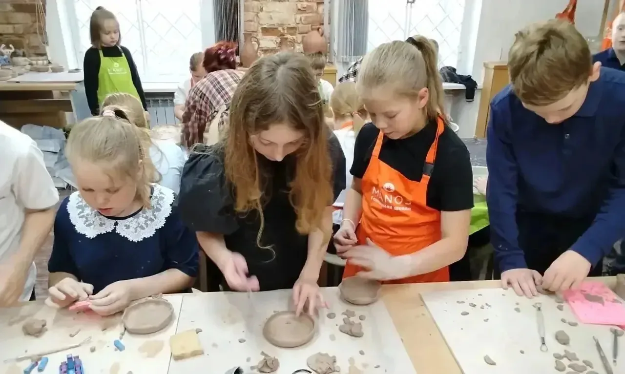 ✨ Творческий день у третьеклассников: магия гончарного мастерства! ✨  💫 День, наполненный теплом гли