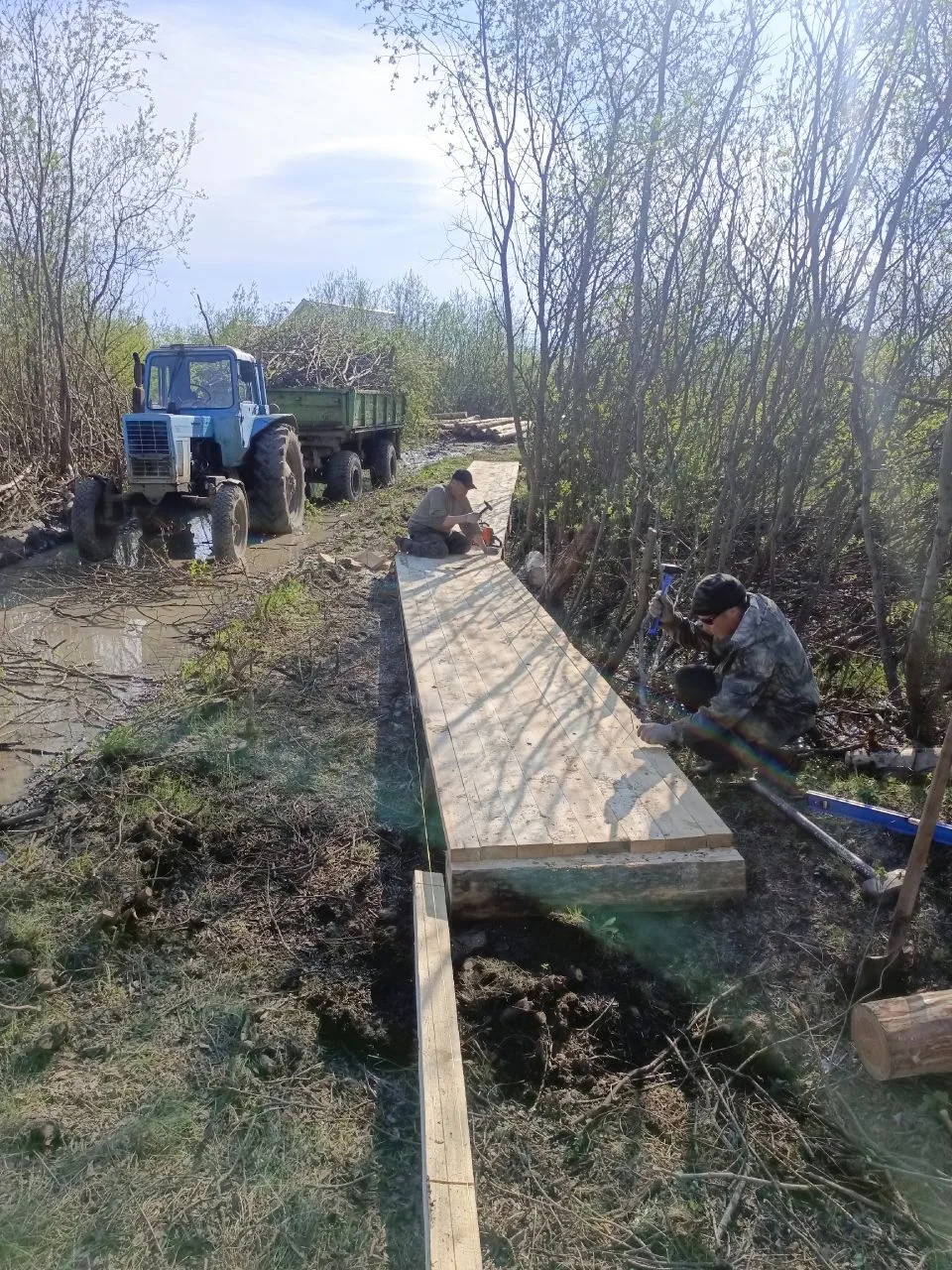 В селе Несь продолжаются мероприятия по благоустройству. На переулке Лахтенный идёт стр...