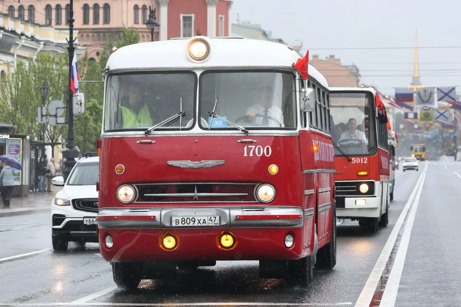 Вот он, тот самый автобус! Ikarus 55.14 Lux, на котором ездили к морю, ЗИС-127, который...