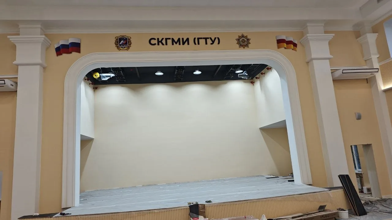 Ректор СКГМИ Дзамболат Камболов рассказал министру Валерию Фалькову о ходе реконструкци...