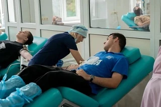 Сдали кровь для раненых: Активисты поддержали жителей Донецка после ракетного обстрела ВСУ