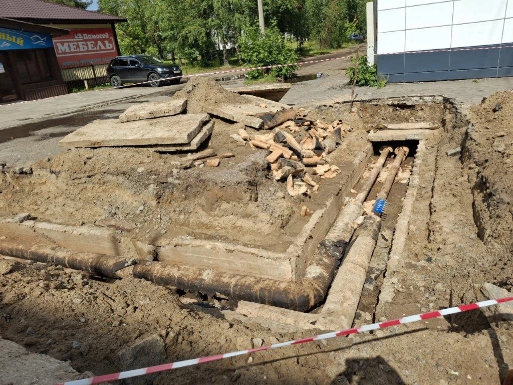 С 06 июля подрядная организация ООО "сантехмонтаж" по договору в рамках капитального ремонта по заме