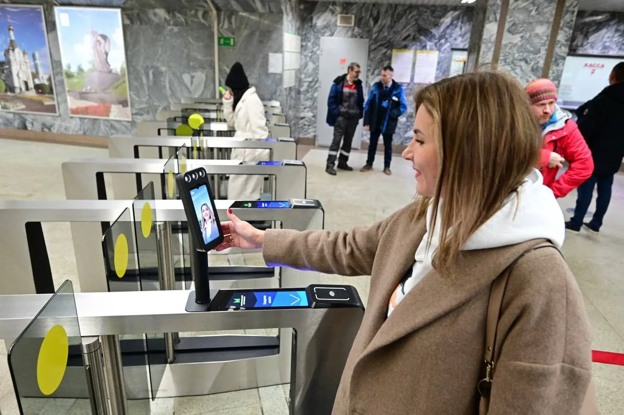 Улыбнитесь — с вас рубль: в Екатеринбурге резко подешевеет проезд в метро